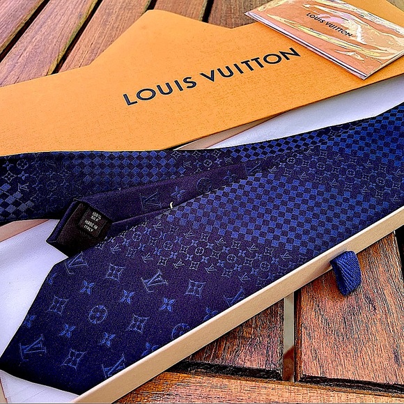 🔥🎁LV HOLIDAY 25’🎁🔥🆕💯LEGENDARY LOUIS VUITTON ICONIC BLUE MONOGRAM MIX TIE🔥 - Picture 1 of 15